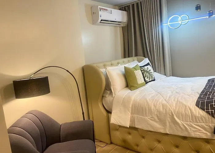 Stunning 2.5 Br@eastwood Global *
