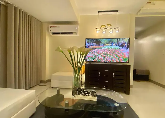 Stunning 2.5 Br@eastwood Global * Manila